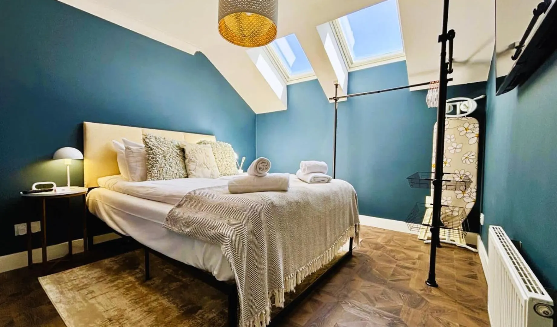 Bright Mews House With Garage In Heart Of Cambridge Villa